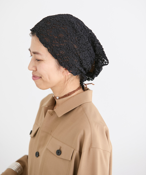 IENA（イエナ）の「Flowerストレッチレース スカーフ（バンダナ/スカーフ・レディース・ホワイト/ブラック・FREE）」の5枚目の写真