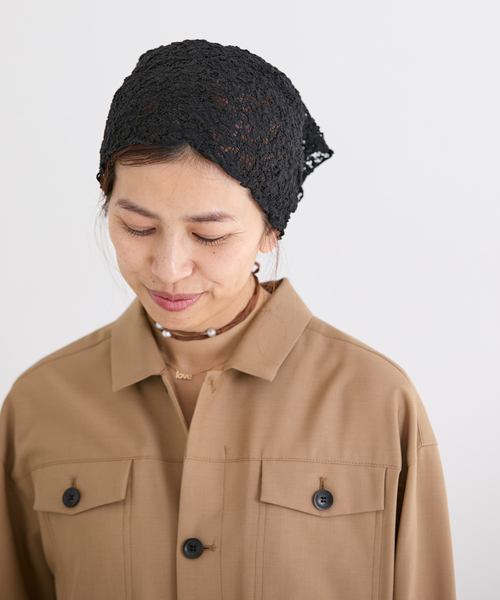 IENA（イエナ）の「Flowerストレッチレース スカーフ（バンダナ/スカーフ・レディース・ホワイト/ブラック・FREE）」の6枚目の写真