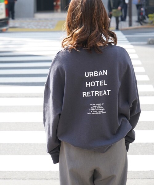 abahouse mavie（アバハウスマヴィ）の「【裏毛】ロゴスウェット/長袖/トレーナー/バックプリント/春カラー（スウェット・レディース・サックスブルー/チャコールグレー/グレー/ピンク・フリー）」の18枚目の写真