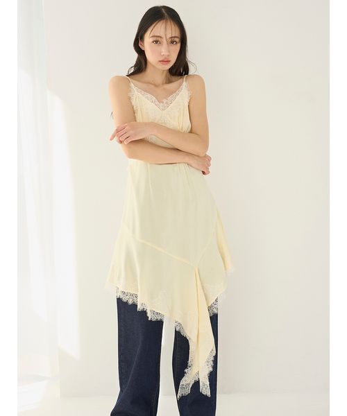 SNIDEL(スナイデル)の「レーストリムサテンキャミTOP(キャミソール・レディース・イエロー/アイボリー/その他・F)」の2枚目の写真