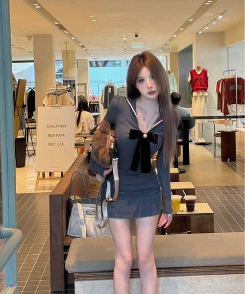 semuse(セミューズ)の「配色セーラー風タイトミニワンピース(ワンピース・レディース・グレー/レッド・S/L/M)」の4枚目の写真