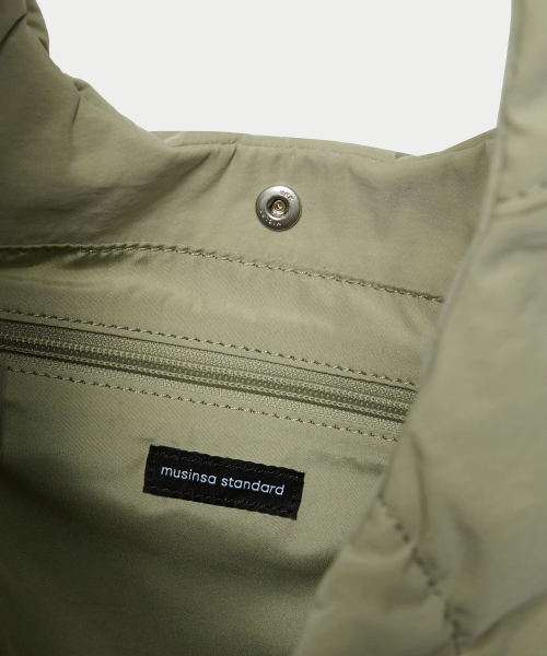 MUSINSA STANDARD WOMAN（ムシンサスタンダードウーマン）の「ウィメンズブライトシャーリングショルダーバッグ[セージ]（ショルダーバッグ・レディース・その他・FREE）」の9枚目の写真