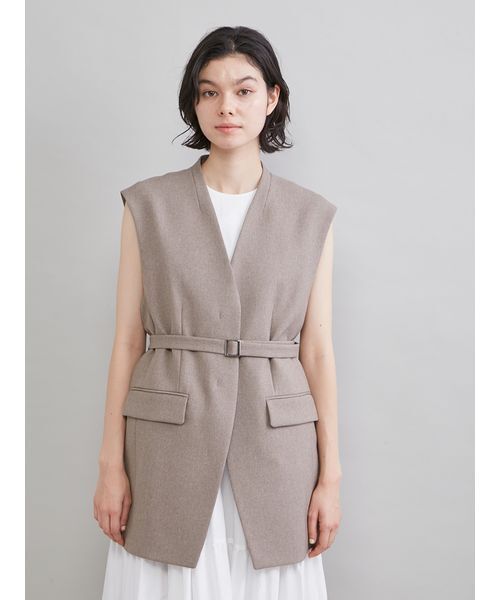 Mila Owen（ミラオーウェン）の「共ベルト付きオーバーサイズノーカラーベスト（その他アウター・レディース・ベージュ/アイボリー/マルチ・0/1）」の2枚目の写真