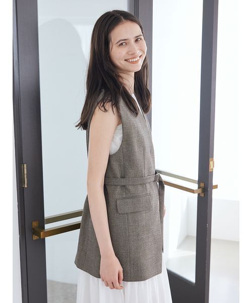 Mila Owen（ミラオーウェン）の「共ベルト付きオーバーサイズノーカラーベスト（その他アウター・レディース・ベージュ/アイボリー/マルチ・0/1）」の7枚目の写真