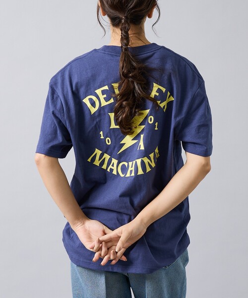 DEUS EX MACHINA（デウスエクスマキナ）の「【Deus Ex Machina / デウスエクスマキナ】 Chinook Tee / ロゴ背面グラフィック 半袖Tシャツ / ユニセックス（Tシャツ/カットソー・メンズ・ブラック/ネイビー・L）」の11枚目の写真
