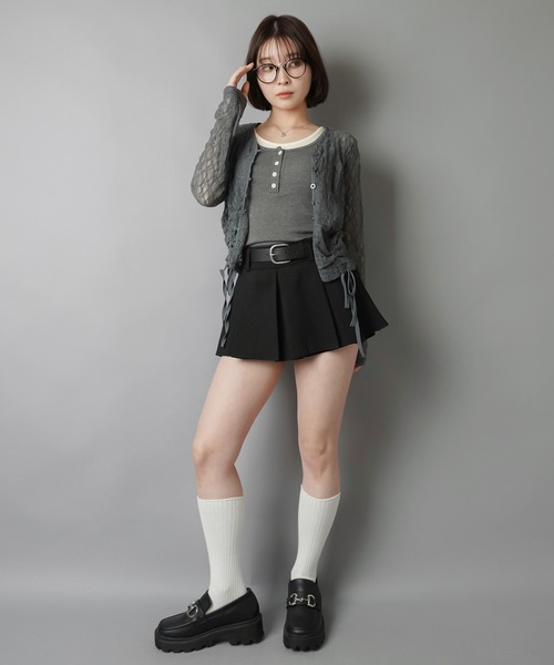 SPINNS（スピンズ）の「プリーツミニスカート/ベルト付き/インナーパンツ付き（スカート・レディース・グレー/ブラック・ONESIZE）」の22枚目の写真