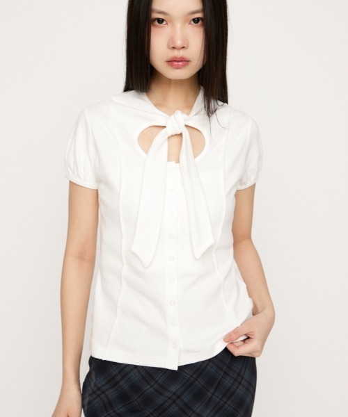 SLY(スライ)の「FRONT BUTTON TIE TOPS フロントボタンタイトップス 春服(Tシャツ/カットソー・レディース・ブラック/ホワイト/レッド/グレー・FREE)」の2枚目の写真