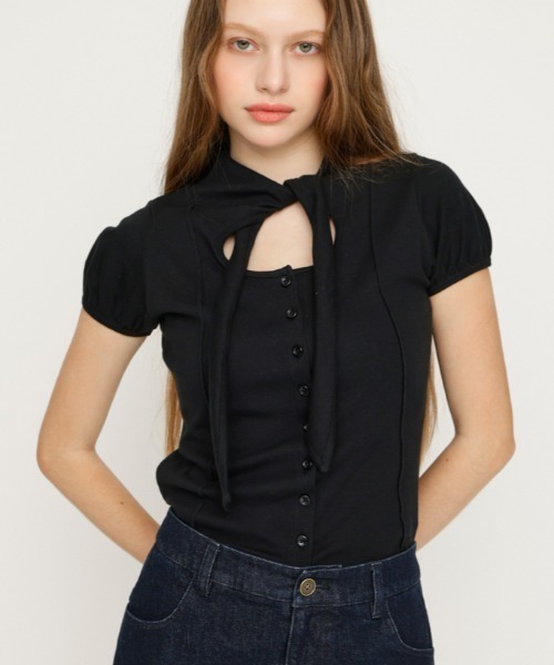 SLY(スライ)の「FRONT BUTTON TIE TOPS フロントボタンタイトップス 春服(Tシャツ/カットソー・レディース・ブラック/ホワイト/レッド/グレー・FREE)」の3枚目の写真
