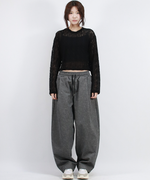 DEMARC（ドゥマーク）の「Grunge washing side one tuck curved wide pants charcoal（その他パンツ・レディース・チャコール・MEDIUM/LARGE）」の4枚目の写真