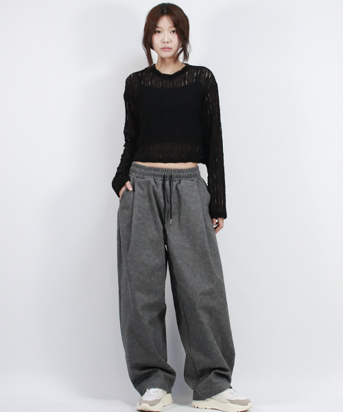 DEMARC（ドゥマーク）の「Grunge washing side one tuck curved wide pants charcoal（その他パンツ・レディース・チャコール・MEDIUM/LARGE）」の5枚目の写真