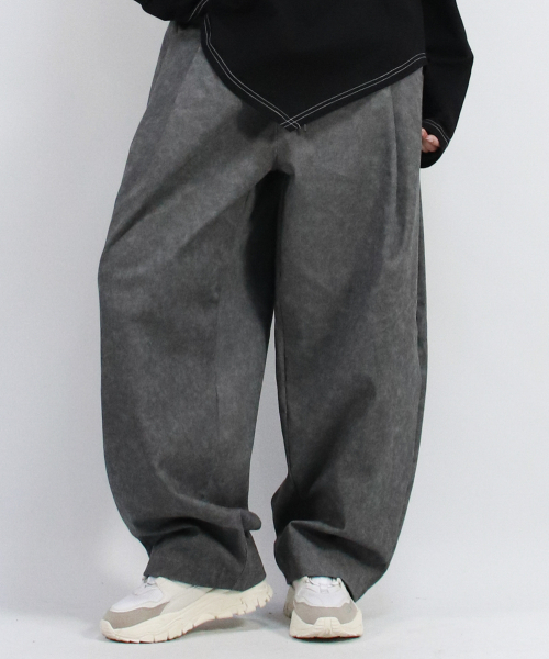 DEMARC（ドゥマーク）の「Grunge washing side one tuck curved wide pants charcoal（その他パンツ・レディース・チャコール・MEDIUM/LARGE）」の7枚目の写真