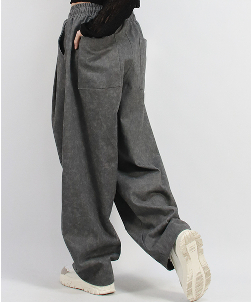 DEMARC（ドゥマーク）の「Grunge washing side one tuck curved wide pants charcoal（その他パンツ・レディース・チャコール・MEDIUM/LARGE）」の8枚目の写真