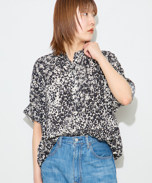 journal standard L'essage(ジャーナルスタンダードレサージュ)の「DEVEAUX GOLDラメモノトーンシャツ 2(シャツ/ブラウス・レディース・ブラック系その他/ベージュ・FREE)」の6枚目の写真