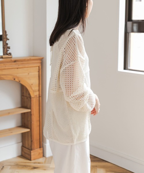 URBAN RESEARCH DOORS(アーバンリサーチドアーズ)の「2wayメッシュプルオーバー(ニット/セーター・レディース・カーキ/アイボリー・FREE)」の4枚目の写真