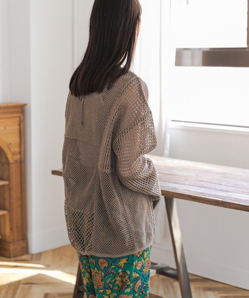 URBAN RESEARCH DOORS(アーバンリサーチドアーズ)の「2wayメッシュプルオーバー(ニット/セーター・レディース・カーキ/アイボリー・FREE)」の13枚目の写真