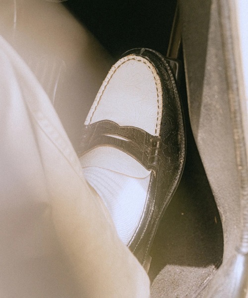 EMBOSSED LOAFERS BLACK WHITE PAISLEY（ローファー）｜The Kenford