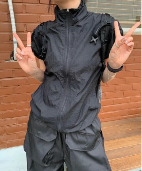 Vini(ヴィニ)の「ハイネック半袖ジップトップス(Tシャツ/カットソー・レディース・ブラウン/ブラック・MEDIUM)」の4枚目の写真