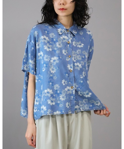 Doumoi(ドゥモエ)の「半袖 デニム フラワー柄デザインブラウス(シャツ/ブラウス・レディース・ネイビー/ブルー・FREE)」の21枚目の写真