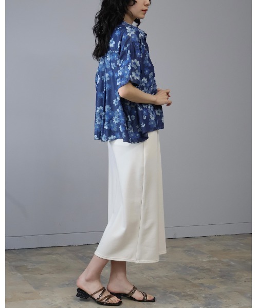 Doumoi(ドゥモエ)の「半袖 デニム フラワー柄デザインブラウス(シャツ/ブラウス・レディース・ネイビー/ブルー・FREE)」の7枚目の写真