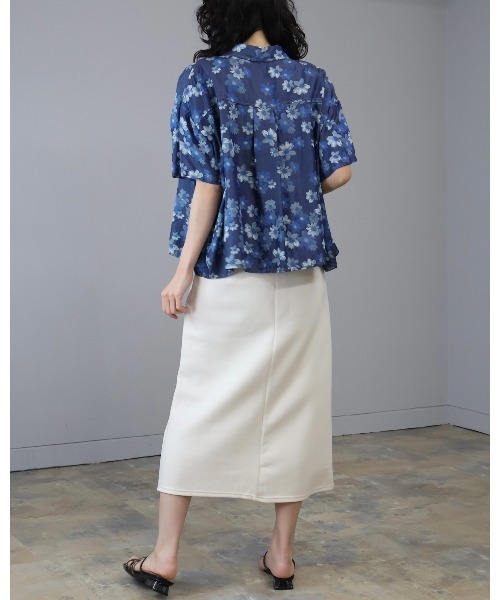 Doumoi(ドゥモエ)の「半袖 デニム フラワー柄デザインブラウス(シャツ/ブラウス・レディース・ネイビー/ブルー・FREE)」の6枚目の写真