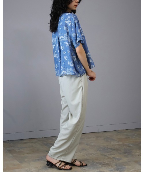 Doumoi(ドゥモエ)の「半袖 デニム フラワー柄デザインブラウス(シャツ/ブラウス・レディース・ネイビー/ブルー・FREE)」の19枚目の写真