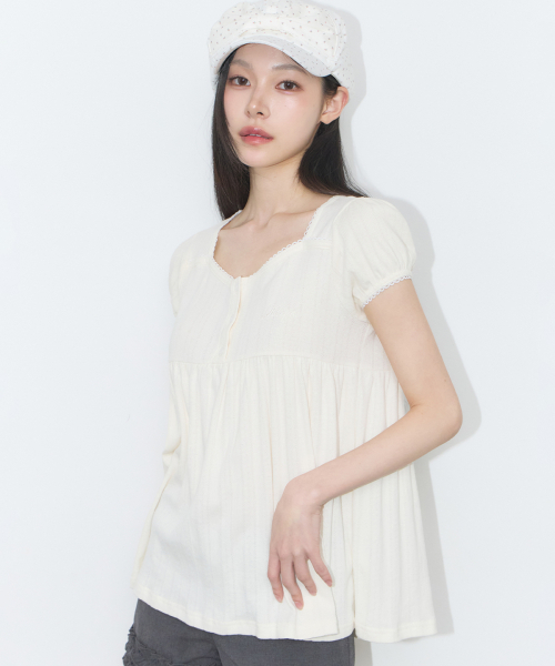 ILLIGO(イリゴ)の「フレアシャーリングトップクリーム(Tシャツ/カットソー・レディース・その他・OS)」の2枚目の写真
