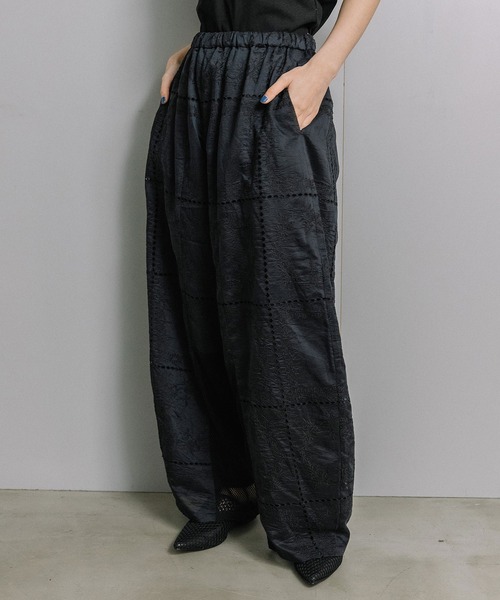MARECHAL TERRE(マルシャルテル)の「レースワイドコクーンパンツ(その他パンツ・レディース・オフホワイト/ブラック・MEDIUM)」の3枚目の写真