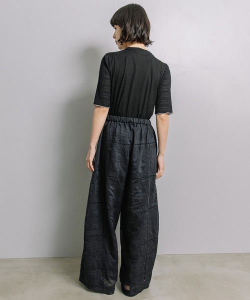 MARECHAL TERRE(マルシャルテル)の「レースワイドコクーンパンツ(その他パンツ・レディース・オフホワイト/ブラック・MEDIUM)」の5枚目の写真