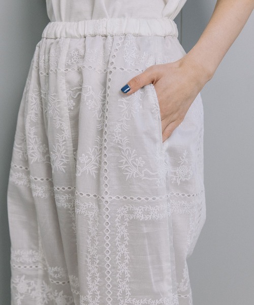 MARECHAL TERRE(マルシャルテル)の「レースワイドコクーンパンツ(その他パンツ・レディース・オフホワイト/ブラック・MEDIUM)」の16枚目の写真