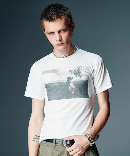 glamb(グラム)の「Flowers T-Shirt / フラワーTシャツ(Tシャツ/カットソー・メンズ・ブラック/カーキ/ホワイト・S/M/L)」の1枚目の写真