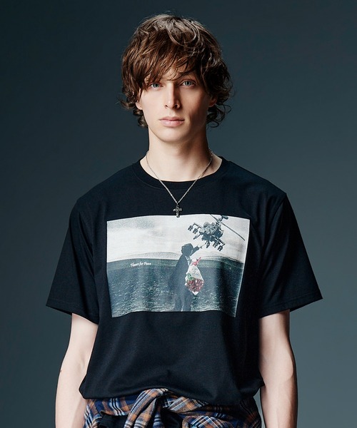 glamb(グラム)の「Flowers T-Shirt / フラワーTシャツ(Tシャツ/カットソー・メンズ・ブラック/カーキ/ホワイト・S/M/L)」の2枚目の写真