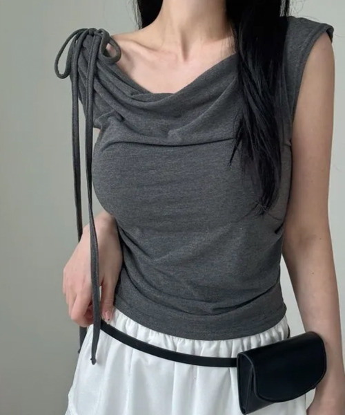 VIVID LADY(ビビッドレディー)の「リボン ドレープ ノースリーブトップス(Tシャツ/カットソー・レディース・チャコールグレー/アイボリー/ブラック・FREE)」の1枚目の写真