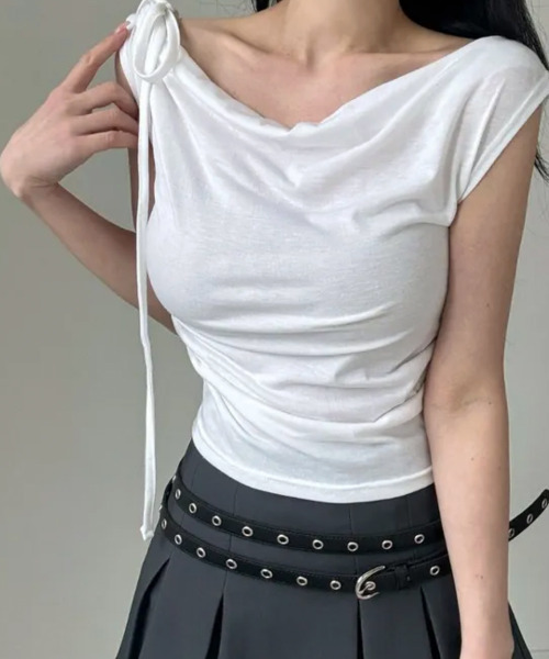 VIVID LADY(ビビッドレディー)の「リボン ドレープ ノースリーブトップス(Tシャツ/カットソー・レディース・チャコールグレー/アイボリー/ブラック・FREE)」の2枚目の写真