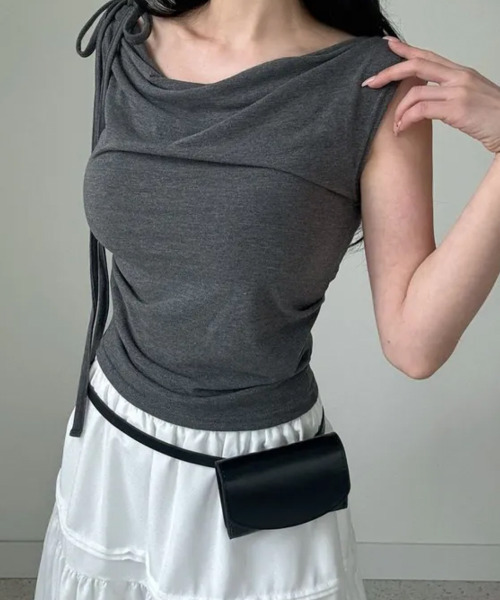 VIVID LADY(ビビッドレディー)の「リボン ドレープ ノースリーブトップス(Tシャツ/カットソー・レディース・チャコールグレー/アイボリー/ブラック・FREE)」の10枚目の写真