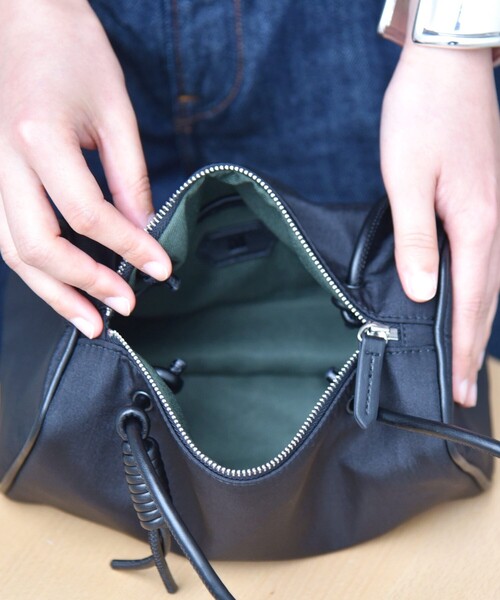 &MyuQ(アンドミューク)の「【SHIPS別注】&MyuQ: KORO NY(ショルダーバッグ・レディース・ブラック/ブラウン・ONE SIZE)」の8枚目の写真