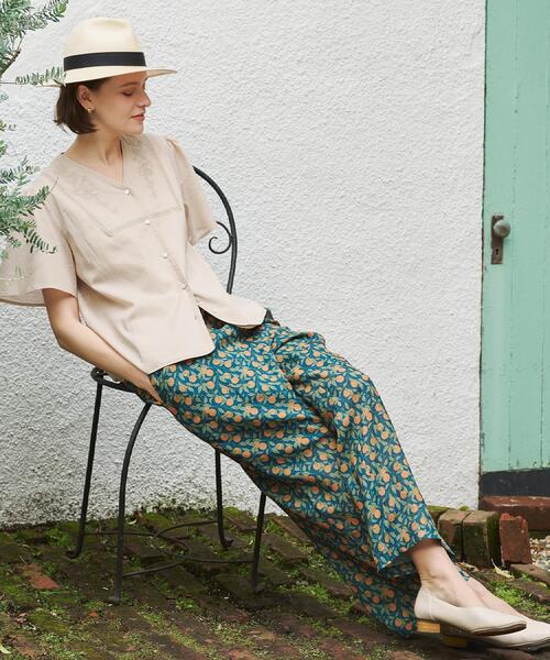 LAURA ASHLEY(ローラアシュレイ)の「【防シワ/ウエストゴム仕様/同柄アイテムあり】デラ オレンジズ柄 パンツ(その他パンツ・レディース・スモーキーグリーン系1/アイボリー系・40/38)」の12枚目の写真