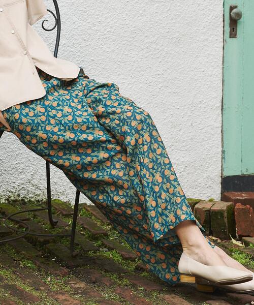 LAURA ASHLEY(ローラアシュレイ)の「【防シワ/ウエストゴム仕様/同柄アイテムあり】デラ オレンジズ柄 パンツ(その他パンツ・レディース・スモーキーグリーン系1/アイボリー系・40/38)」の13枚目の写真