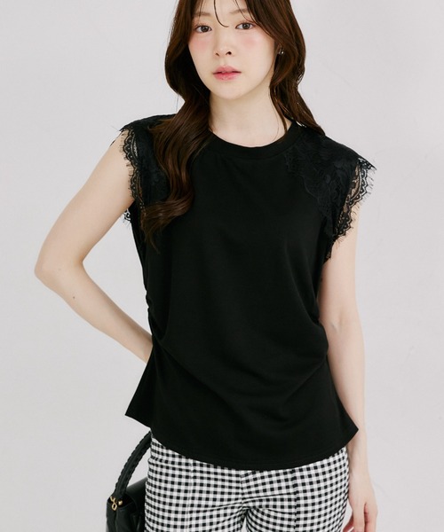 tocco closet(トッコ クローゼット)の「【ZOZO限定】レーススリーブサイドギャザートップス(Tシャツ/カットソー・レディース・ブラック/ホワイト・M)」の1枚目の写真