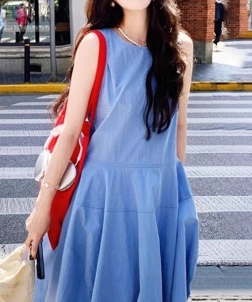 LUCPY（ラクピー）の「バルーンシルエットノースリーブワンピース（ワンピース・レディース・ブルー・X-LARGE/LARGE/MEDIUM/SMALL）」の3枚目の写真