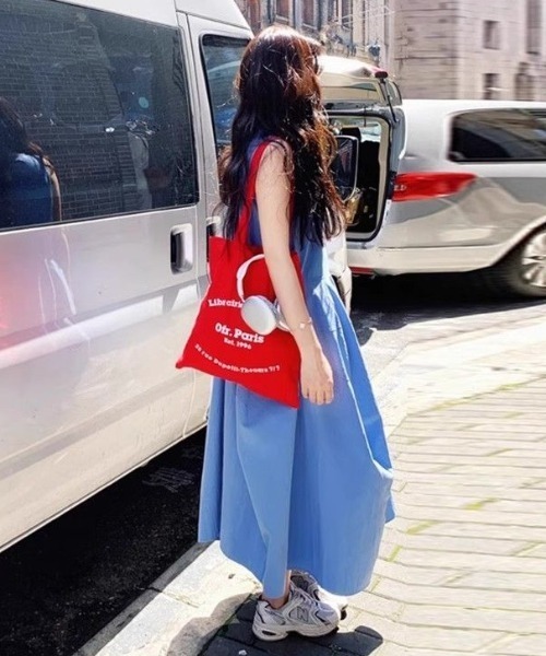 LUCPY（ラクピー）の「バルーンシルエットノースリーブワンピース（ワンピース・レディース・ブルー・X-LARGE/LARGE/MEDIUM/SMALL）」の2枚目の写真