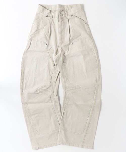 CONZ(コンズ)の「duck double knee curved leg pants(デニムパンツ・レディース・ホワイト/ブラック/カーキ・1/2)」の2枚目の写真