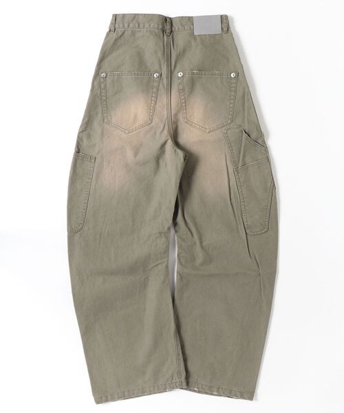 CONZ(コンズ)の「duck double knee curved leg pants(デニムパンツ・レディース・ホワイト/ブラック/カーキ・1/2)」の4枚目の写真