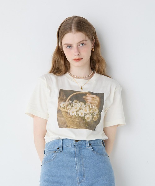 an another angelus(アンアナザーアンジェラス)の「絵画フラワープリントT/fint フィント(Tシャツ/カットソー・レディース・ピンク/イエロー/パープル/チャコールグレー・FREE)」の1枚目の写真