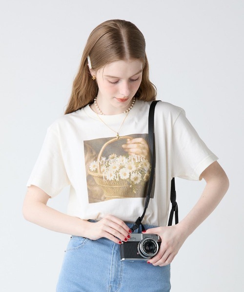 an another angelus(アンアナザーアンジェラス)の「絵画フラワープリントT/fint フィント(Tシャツ/カットソー・レディース・ピンク/イエロー/パープル/チャコールグレー・FREE)」の9枚目の写真