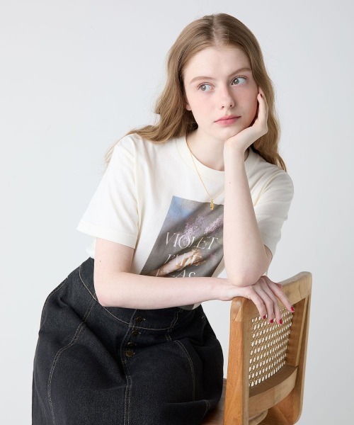 an another angelus(アンアナザーアンジェラス)の「絵画フラワープリントT/fint フィント(Tシャツ/カットソー・レディース・ピンク/イエロー/パープル/チャコールグレー・FREE)」の6枚目の写真