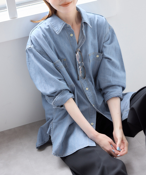U by SPICK&SPAN（ユーバイスピックアンドスパン）の「ライトデニムカーペンターシャツ（シャツ/ブラウス・レディース・ブルー/ネイビー・FREE）」の2枚目の写真