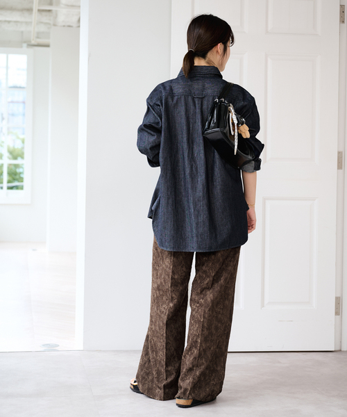 U by SPICK&SPAN（ユーバイスピックアンドスパン）の「ライトデニムカーペンターシャツ（シャツ/ブラウス・レディース・ブルー/ネイビー・FREE）」の13枚目の写真