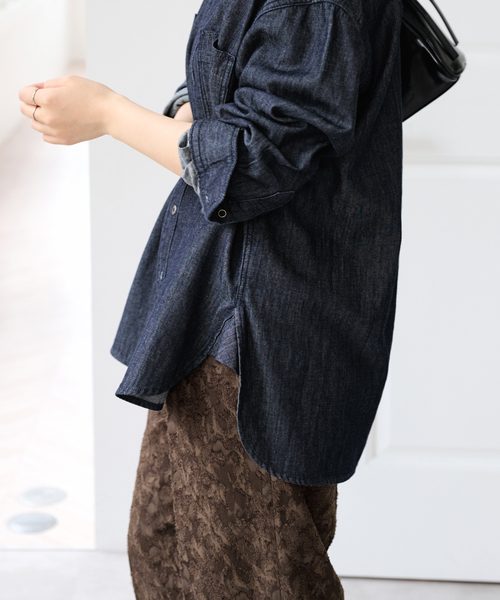 U by SPICK&SPAN（ユーバイスピックアンドスパン）の「ライトデニムカーペンターシャツ（シャツ/ブラウス・レディース・ブルー/ネイビー・FREE）」の16枚目の写真