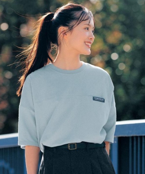 Belle Maison(ベルメゾン)の「【STANDARD me】シームポケット付き綿素材ハーフスリーブTシャツ(Tシャツ/カットソー・キッズ・サックスブルー/スミクロ/ベージュ系その他・XXS/M/S/XS)」の3枚目の写真