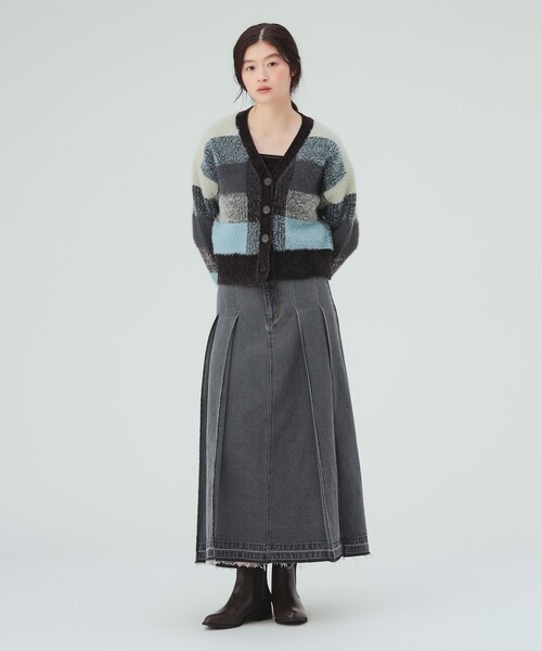 BEAMS HEART(ビームスハート)の「ワイドタック デニム スカート(スカート・レディース・グレー/ブラック/ブルー・MEDIUM/SMALL)」の11枚目の写真